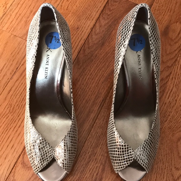 Anne Klein heels - Picture 1 of 5